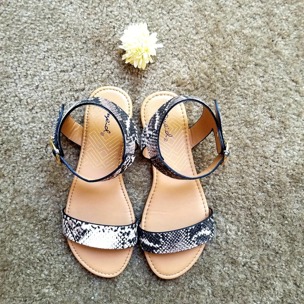 3x$20 | 4x$25 - Brand New* Sandals